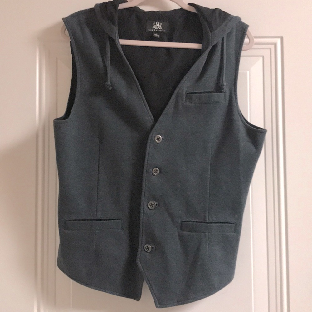 Men’s Rock & Republic Grey Hooded Vest